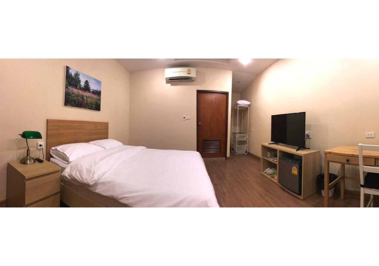 S'Prima Hostel Phitsanulok Esterno foto