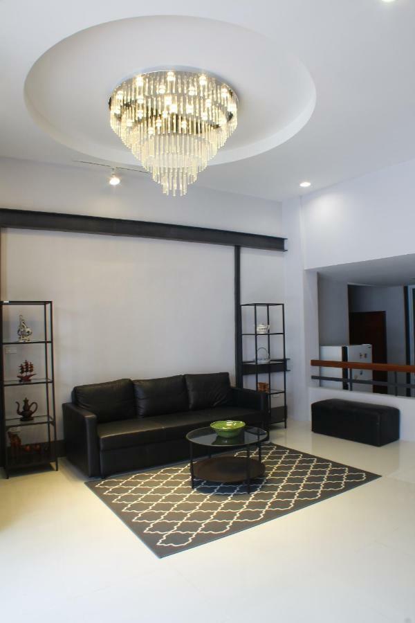 S'Prima Hostel Phitsanulok Esterno foto