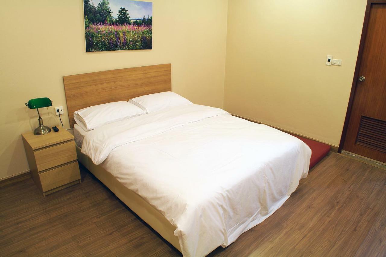 S'Prima Hostel Phitsanulok Esterno foto