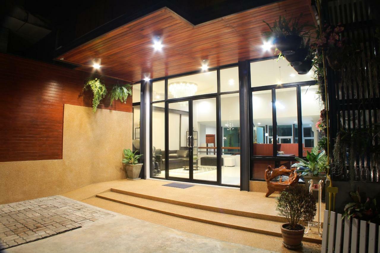 S'Prima Hostel Phitsanulok Esterno foto