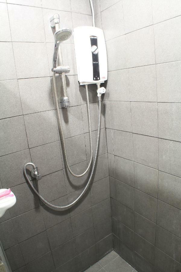 S'Prima Hostel Phitsanulok Esterno foto