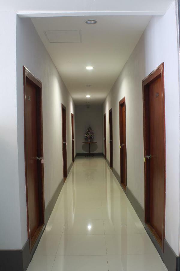 S'Prima Hostel Phitsanulok Esterno foto